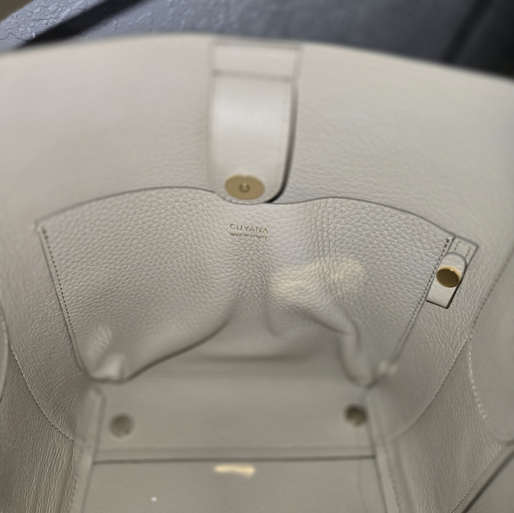 Cuyana Línea Bucket - Picture 4 of 12